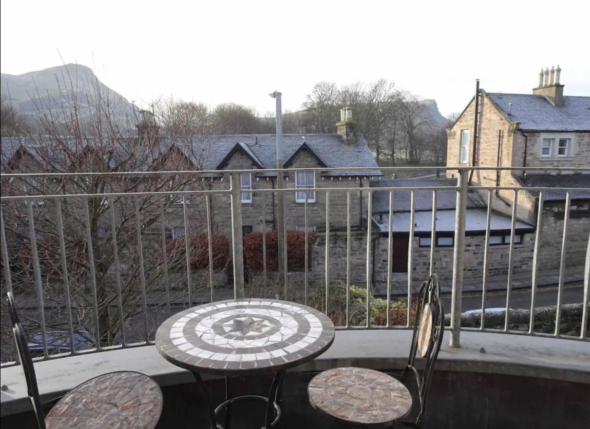 Edinburgh Stunning View Apartment 2 Bedrooms Edimburgo Exterior foto